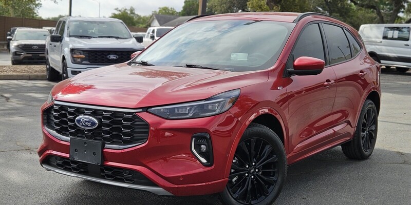 2023 Ford Escape ST-Line Elite's photo