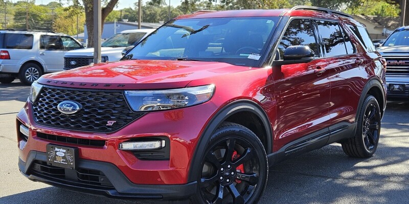 2023 Ford Explorer ST's photo