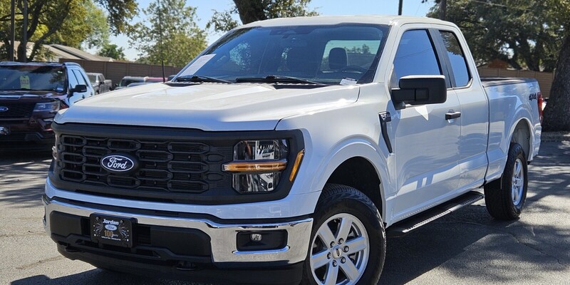 2025 Ford F-150 XL's photo