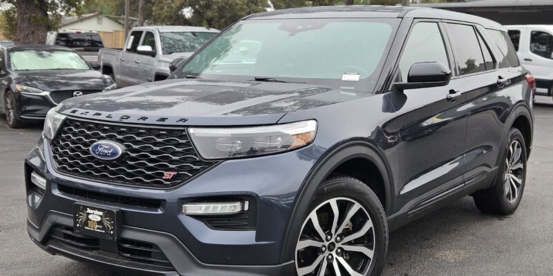 2022 Ford Explorer ST's photo