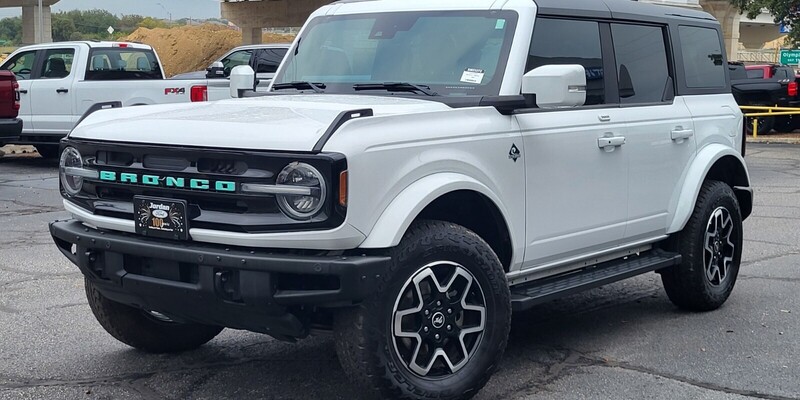 2022 Ford Bronco 4-Door Outer Banks's photo