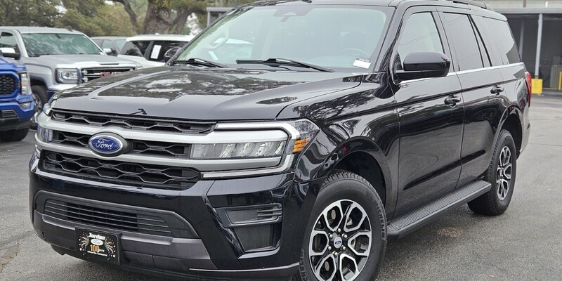 2024 Ford Expedition XLT's photo