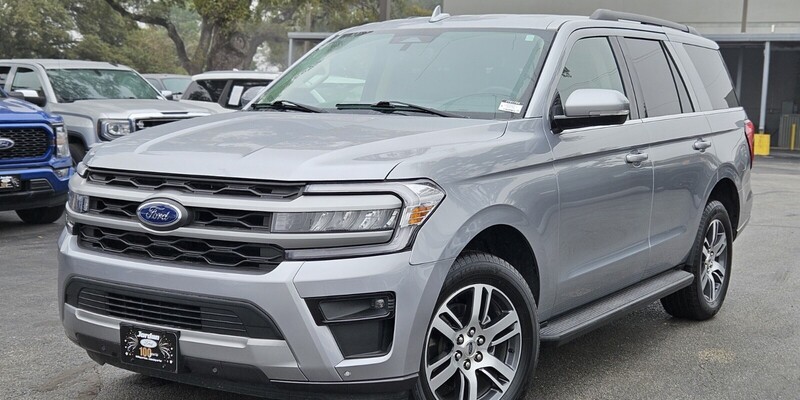 2024 Ford Expedition XLT's photo