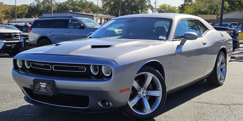 2018 Dodge Challenger R/T's photo