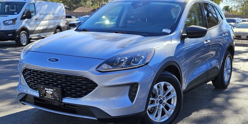 2022 Ford Escape SE's photo