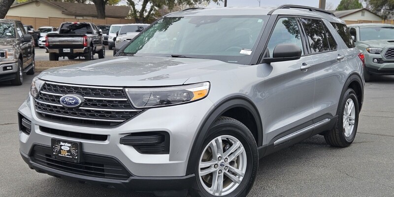 2024 Ford Explorer XLT's photo