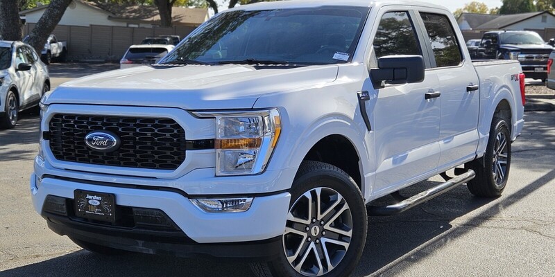 2021 Ford F-150 XL's photo