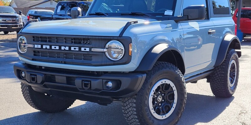 2024 Ford Bronco 2-Door Black Diamond's photo