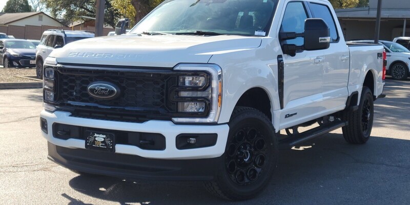 2025 Ford F-350 Super Duty Lariat's photo