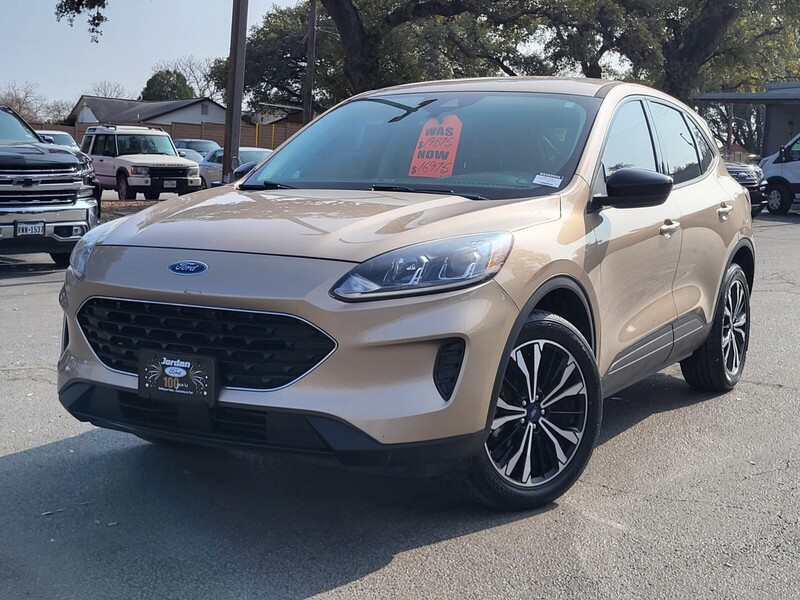Used 2021 Ford Escape SE with VIN 1FMCU9G67MUA62456 for sale in Live Oak, TX