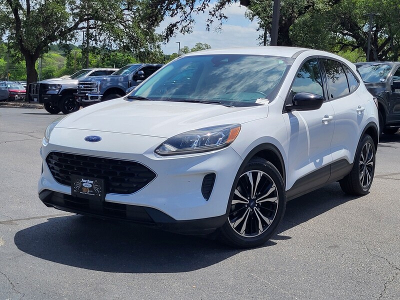 Used 2022 Ford Escape SE with VIN 1FMCU0G61NUB19909 for sale in Live Oak, TX