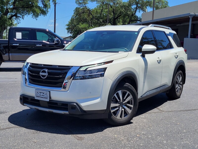 2023 Nissan Pathfinder SL 2WD's photo