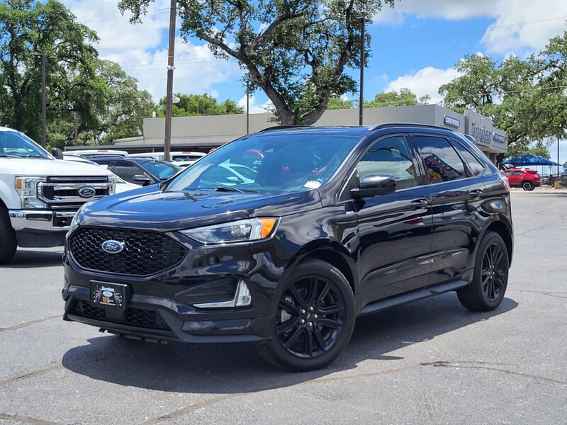 2023 Ford Edge ST-Line AWD's photo