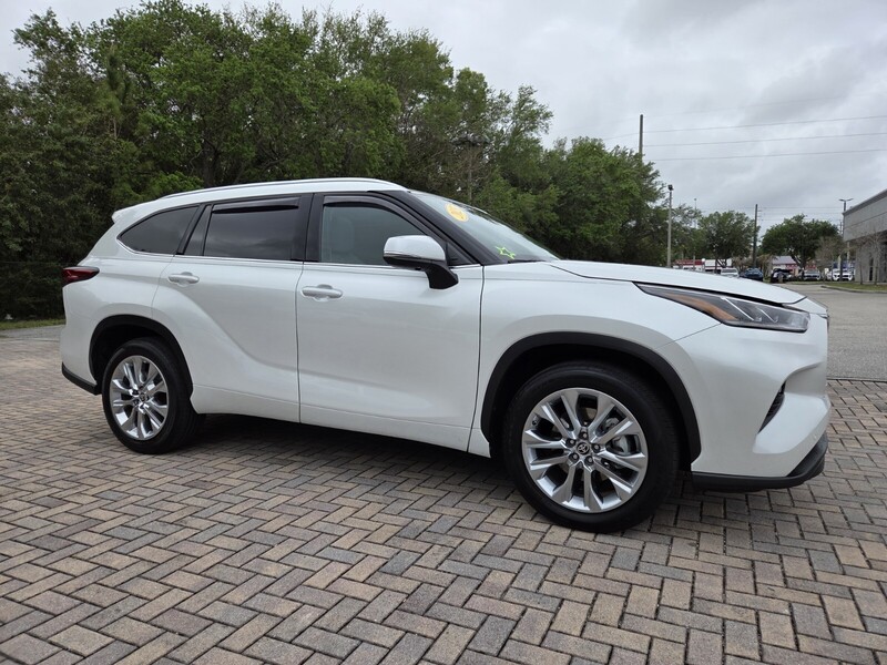 Used 2023 TOYOTA HIGHLANDER LIMITED FWD in STUART, FLORIDA