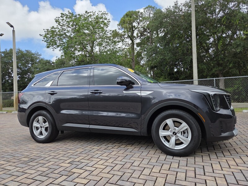 Used 2025 KIA SORENTO LX FWD in STUART, FLORIDA