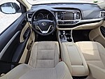 Used 2019 TOYOTA HIGHLANDER LE PLUS V6 FWD in STUART, FLORIDA (Photo 6)