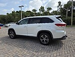 Used 2019 TOYOTA HIGHLANDER LE PLUS V6 FWD in STUART, FLORIDA (Photo 9)
