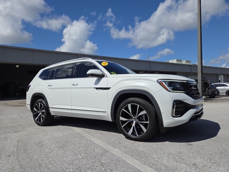 Used 2024 Volkswagen Atlas 2.0T SEL PREMIUM R-LINE 4MOTION in STUART, FLORIDA