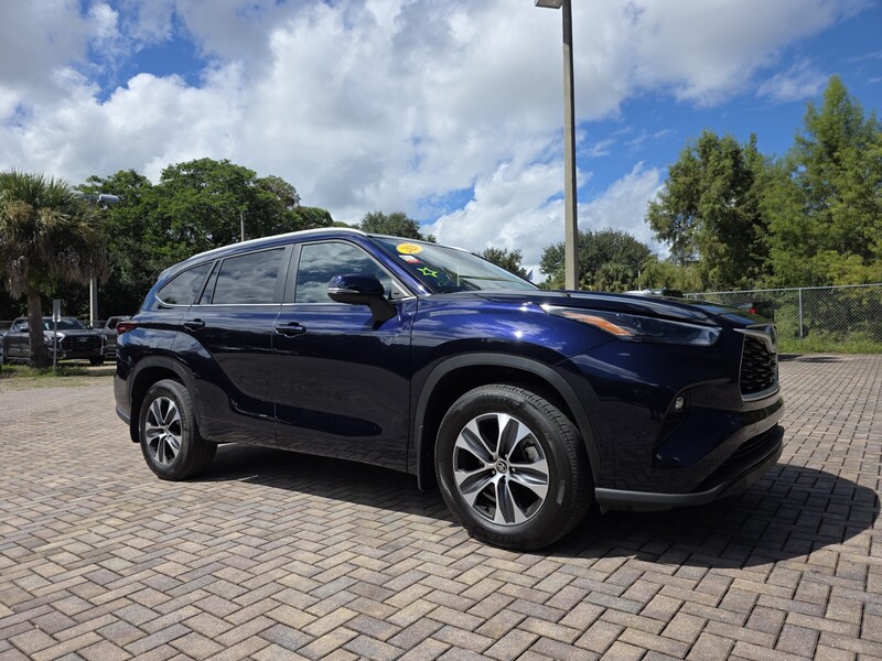 Used 2026 TOYOTA HIGHLANDER XLE AWD in STUART, FLORIDA