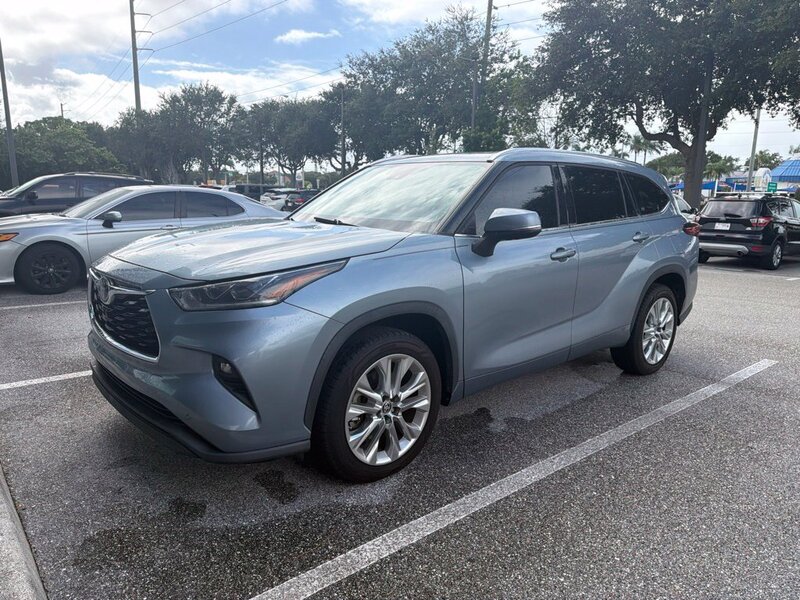 Used 2022 TOYOTA HIGHLANDER LIMITED in STUART, FLORIDA