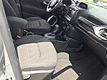 Used 2019 JEEP RENEGADE LATITUDE in DUBLIN, GEORGIA (Photo 16)