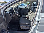 New 2026 Volkswagen Taos SE BLACK FWD in PALM BEACH GARDENS, FLORIDA (Photo 5)