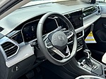 New 2026 Volkswagen Taos SE FWD in PALM BEACH GARDENS, FLORIDA (Photo 12)