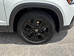 New 2026 Volkswagen Taos SE FWD in PALM BEACH GARDENS, FLORIDA (Photo 19)