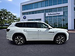 New 2026 Volkswagen Atlas 2.0T SEL PREMIUM R-LINE 4MOTION in PALM BEACH GARDENS, FLORIDA (Photo 8)