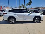 Used 2023 TOYOTA HIGHLANDER XLE in TUSTIN, CALIFORNIA (Photo 3)