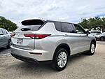Used 2024 MITSUBISHI OUTLANDER ES FWD in FT. LAUDERDALE, FLORIDA (Photo 7)