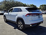 Used 2024 Volkswagen Atlas Cross Sport 2.0T SE FWD in FT. LAUDERDALE, FLORIDA (Photo 7)