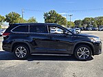 Used 2019 TOYOTA HIGHLANDER SE V6 FWD in FT. LAUDERDALE, FLORIDA (Photo 4)