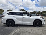 Used 2024 TOYOTA HIGHLANDER XSE FWD in FT. LAUDERDALE, FLORIDA (Photo 4)