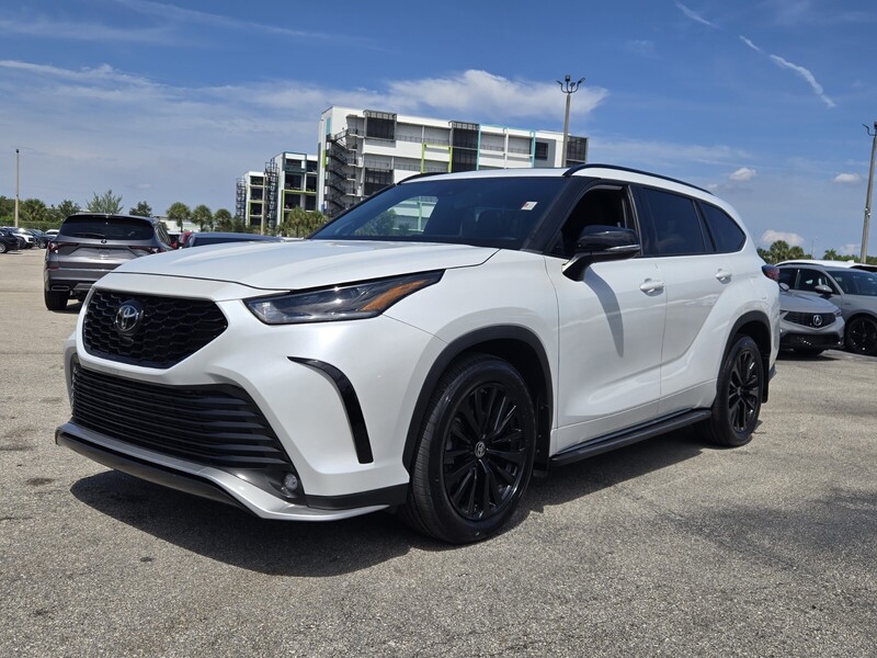 Used 2023 TOYOTA HIGHLANDER L AWD in FT. LAUDERDALE, FLORIDA