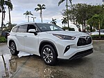 Used 2022 TOYOTA HIGHLANDER XLE in DAVIE, FLORIDA (Photo 1)