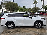 Used 2022 TOYOTA HIGHLANDER XLE in DAVIE, FLORIDA (Photo 2)