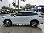 Used 2022 TOYOTA HIGHLANDER XLE in DAVIE, FLORIDA (Photo 3)