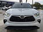 Used 2022 TOYOTA HIGHLANDER XLE in DAVIE, FLORIDA (Photo 4)