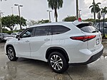 Used 2022 TOYOTA HIGHLANDER XLE in DAVIE, FLORIDA (Photo 7)