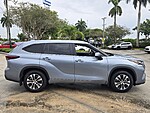 Used 2024 TOYOTA HIGHLANDER XLE in DAVIE, FLORIDA (Photo 2)