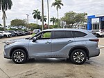 Used 2024 TOYOTA HIGHLANDER XLE in DAVIE, FLORIDA (Photo 3)