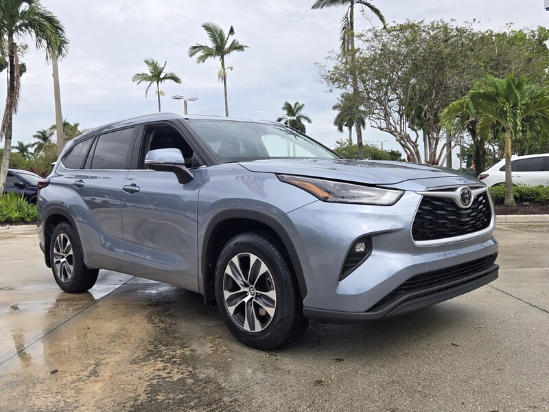 Used 2024 TOYOTA HIGHLANDER XLE in DAVIE, FLORIDA