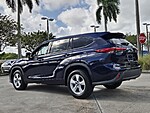 Used 2022 TOYOTA HIGHLANDER LE in DAVIE, FLORIDA (Photo 8)