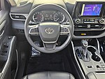 Used 2023 TOYOTA HIGHLANDER XLE in DAVIE, FLORIDA (Photo 12)