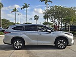 Used 2023 TOYOTA HIGHLANDER XLE in DAVIE, FLORIDA (Photo 3)