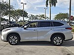 Used 2023 TOYOTA HIGHLANDER XLE in DAVIE, FLORIDA (Photo 4)