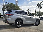 Used 2023 TOYOTA HIGHLANDER XLE in DAVIE, FLORIDA (Photo 7)