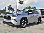 Used 2023 TOYOTA HIGHLANDER XLE in DAVIE, FLORIDA (Photo 9)