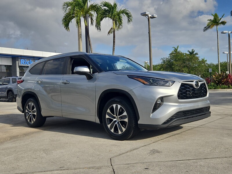 Used 2023 TOYOTA HIGHLANDER XLE in DAVIE, FLORIDA